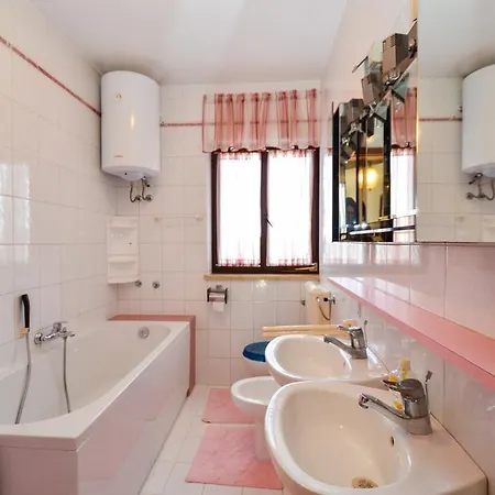 Apartman Ferienhaus In Dobrinj 4 *