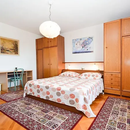 Ferienhaus In Dobrinj 4 *
