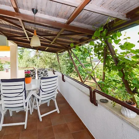 Ferienhaus In Dobrinj 4 *